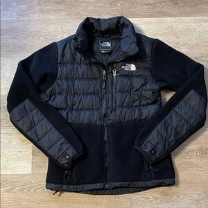 The North Face 550 Women’s Black Fleece Puffer Jacket
